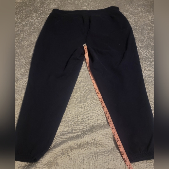 💜4/$20💜Gap sweatpant capris - Picture 5 of 5